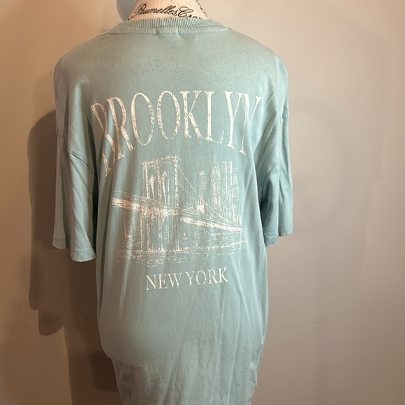 Garage light blue Brooklyn, New York - Picture 9 of 9